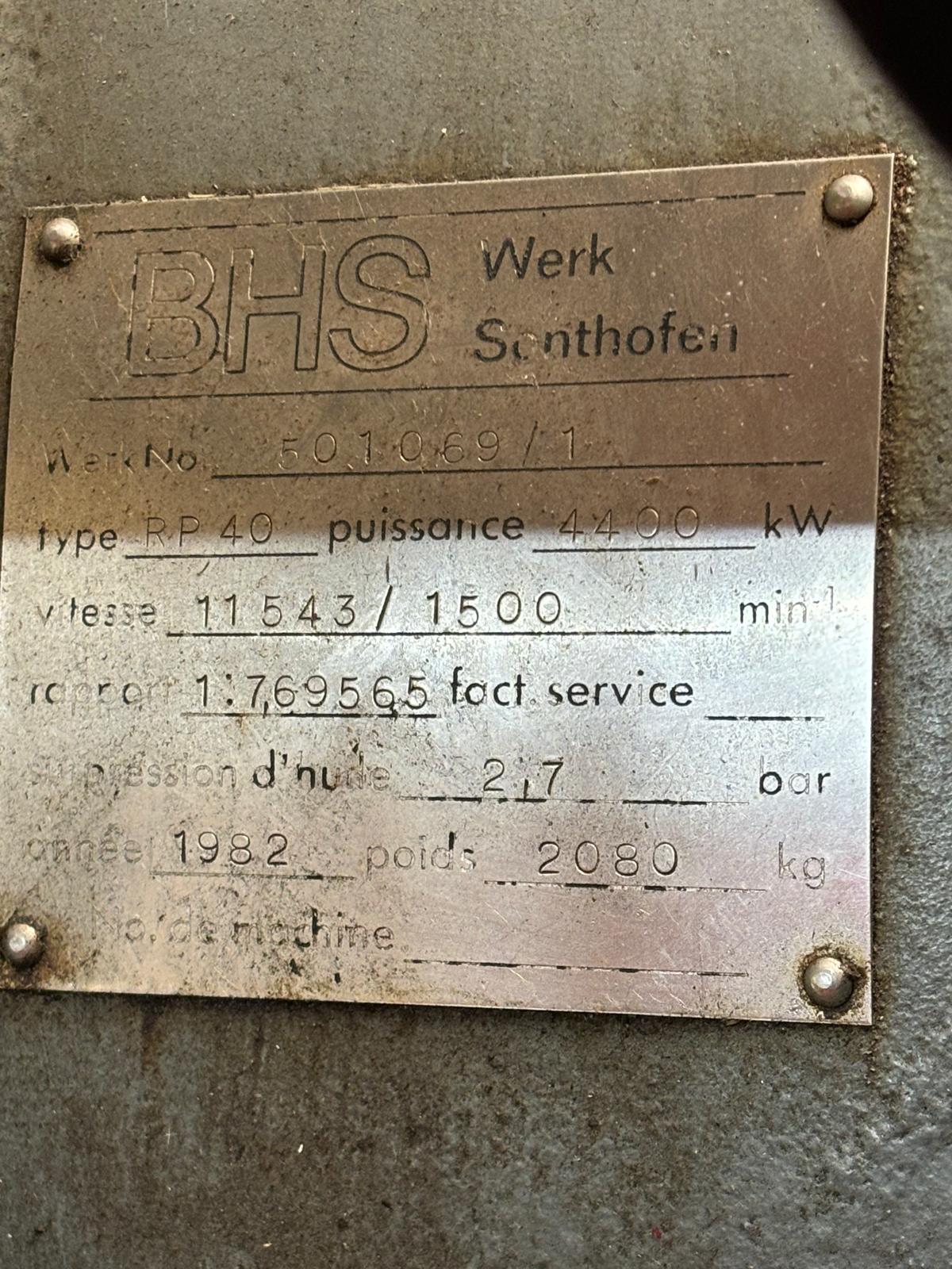 A metal nameplate on machinery displays information, including BHS Werk Sonthofen and technical details such as model RP40, 4400 kW, 11543/1500 min⁻¹, 2.17 bar, weight 2080 kg, year 1982.